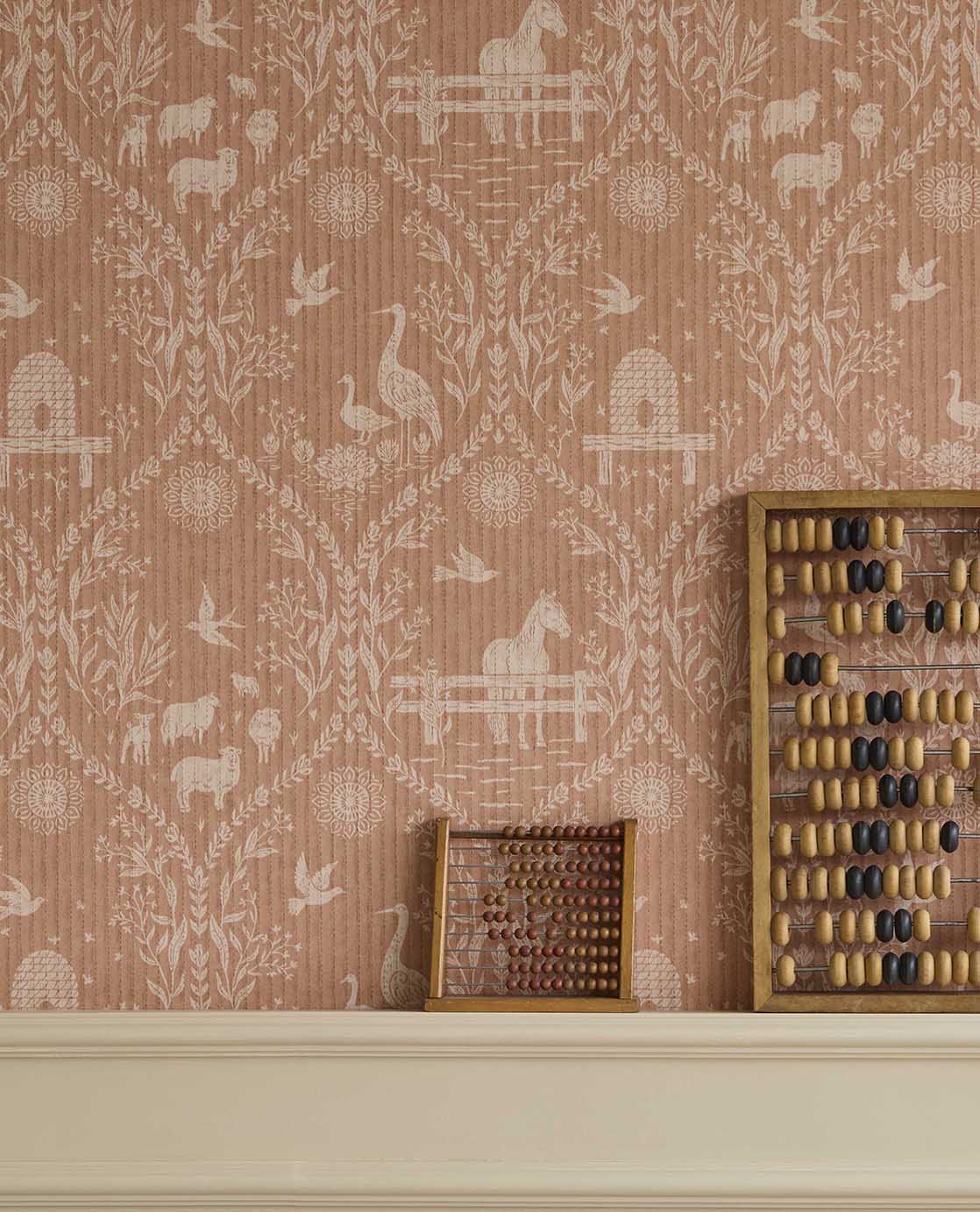 Dieren behang voor de kinderkamer van Eijffinger uit de Tiny Treasures collectie meisjeskamer babykamer 363132 warm roze