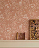 Dieren behang voor de kinderkamer van Eijffinger uit de Tiny Treasures collectie meisjeskamer babykamer 363132 warm roze