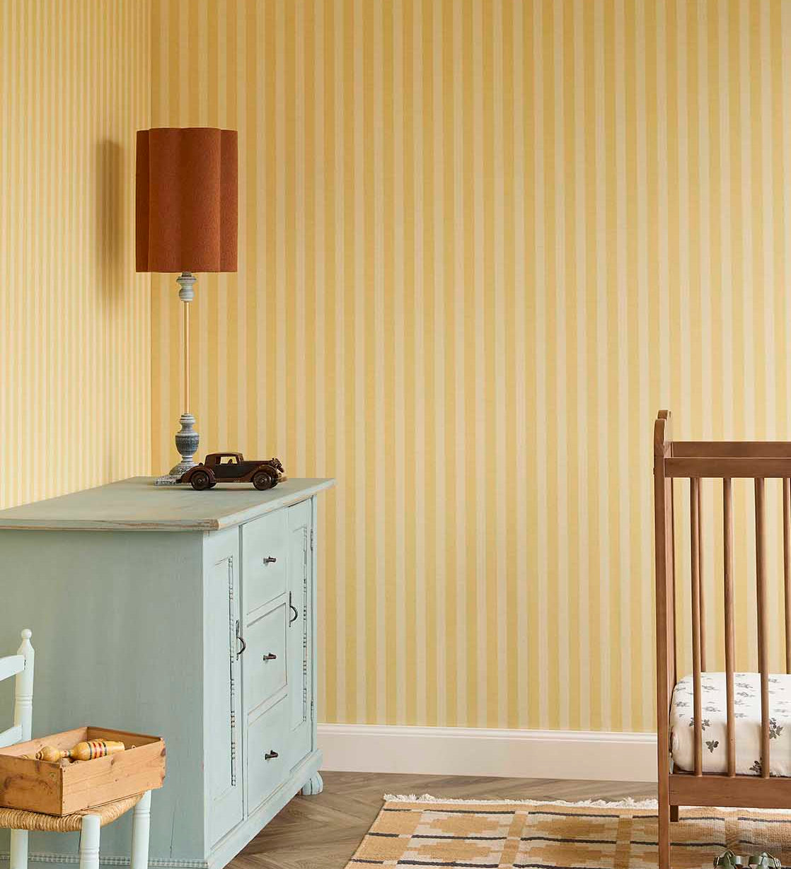 Strepen behang kinderkamer Eijffinger Tiny Treasures babykamer meisjeskamer geel 363151