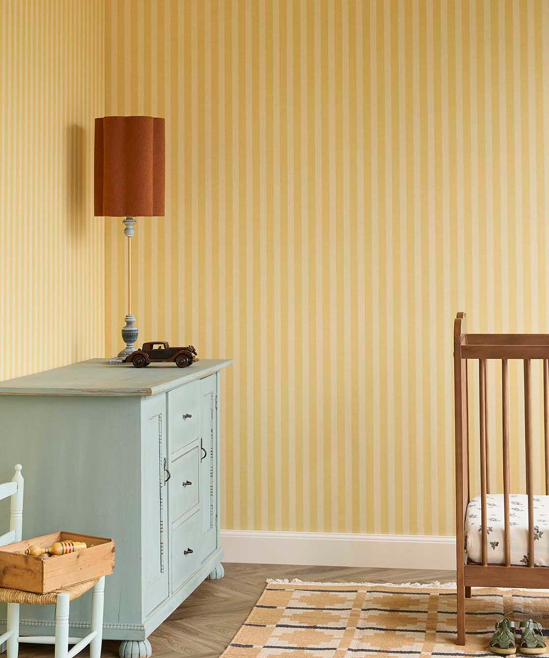 Strepen behang kinderkamer Eijffinger Tiny Treasures babykamer meisjeskamer geel 363151