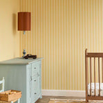 Strepen behang kinderkamer Eijffinger Tiny Treasures babykamer meisjeskamer geel 363151
