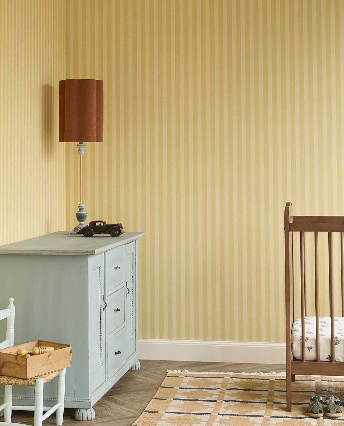 Strepen behang kinderkamer Eijffinger Tiny Treasures babykamer meisjeskamer geel 363151