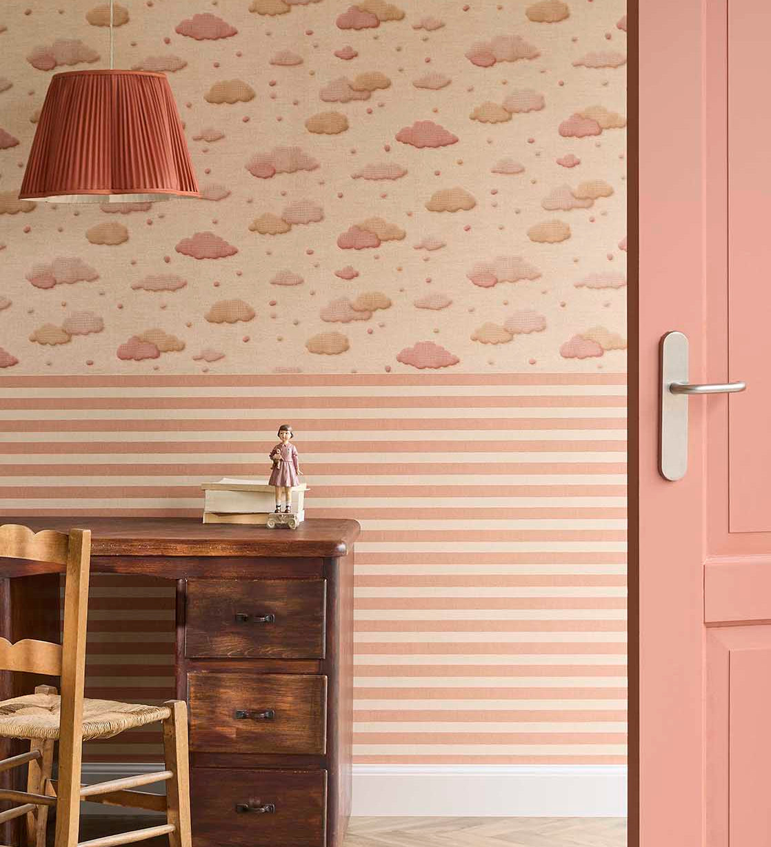 Eijffinger Tiny Treasures wolken behang voor de kinderkamer meisjeskamer babykamer terra roze 363162