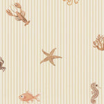 Eijffinger Tiny Treasures strepen behang met zeedieren voor de kinderkamer jongenskamer meisjeskamer beige 363170