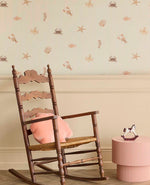 Eijffinger Tiny Treasures strepen behang met zeedieren voor de kinderkamer jongenskamer meisjeskamer beige 363170