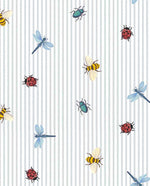 Eijffinger Tiny Treasures strepen behang met insecten voor de kinderkamer jongenskamer meisjeskamer lichtblauw 363181
