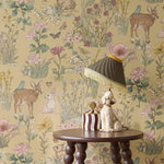 Bosdieren behang meisjeskamer eijffinger tiny treasures kinderbehang 363192 zacht okergeel