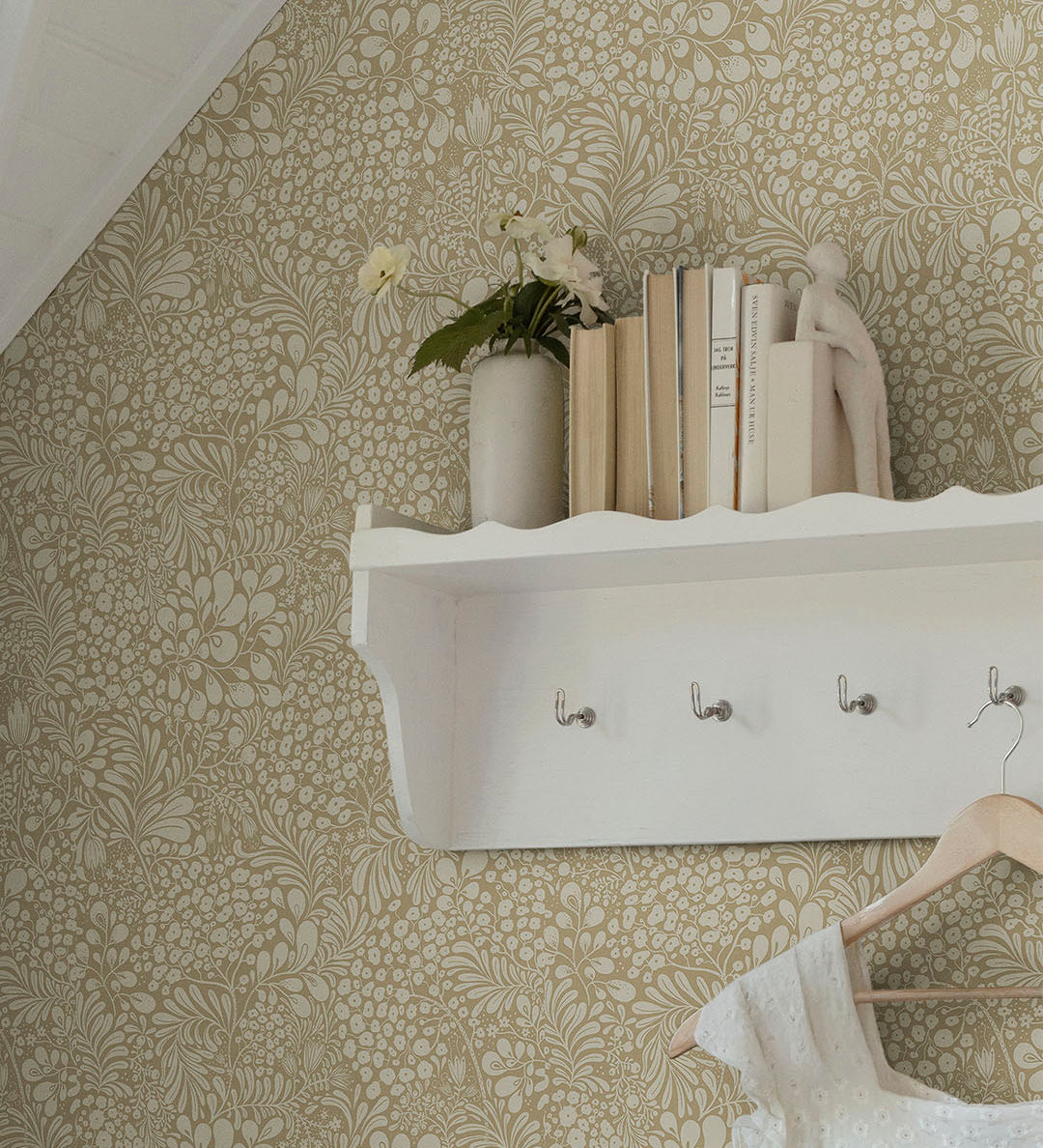 Midbec Siv bladeren en bloemen behang voor de babykamer of meisjeskamer lichtbruin nougat 48002