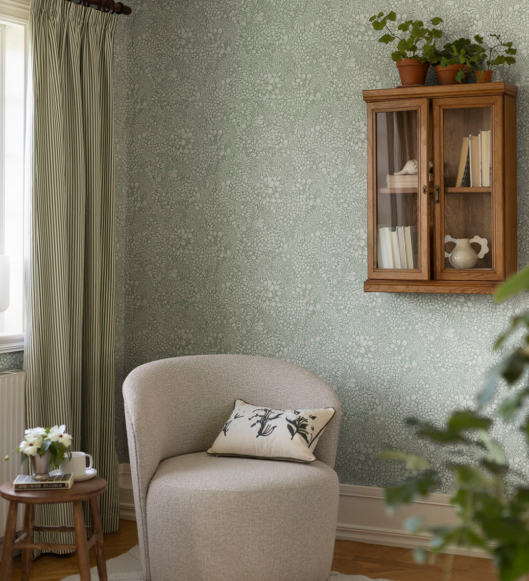 Midbec Siv bladeren en bloemen behang voor de babykamer of meisjeskamer blauw 48004