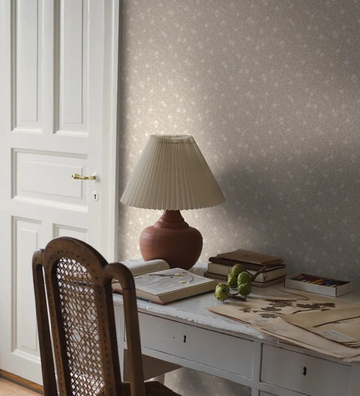 Myrten Borastapeter bloemen behang voor de meisjeskamer en babykamer beige 5713