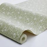 Borastapeter Myrten bloemen behang voor meisjekamer en babykamer groen beige 5731