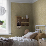 Borastapeter Myrten bloemen behang voor meisjekamer en babykamer geel beige 5732