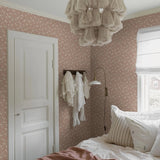 Borastapeter Myrten bloemen behang voor meisjekamer en babykamer terra beige 5733