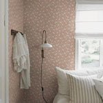 Borastapeter Myrten bloemen behang voor meisjekamer en babykamer terra beige 5733