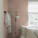 Borastapeter Myrten bloemen behang voor meisjekamer en babykamer terra beige 5733