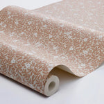 Borastapeter Myrten bloemen behang voor meisjekamer en babykamer terra beige 5733
