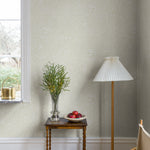 Midbec Siv bladeren en bloemen behang voor de babykamer of meisjeskamer licht beige 65126