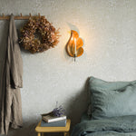 Midbec Siv bladeren en bloemen behang voor de babykamer of meisjeskamer warm beige 65131