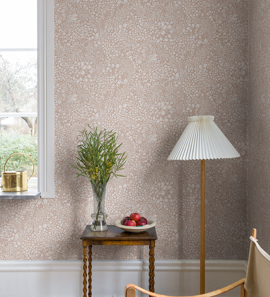 Midbec Siv bladeren en bloemen behang voor de babykamer of meisjeskamer roze 65134