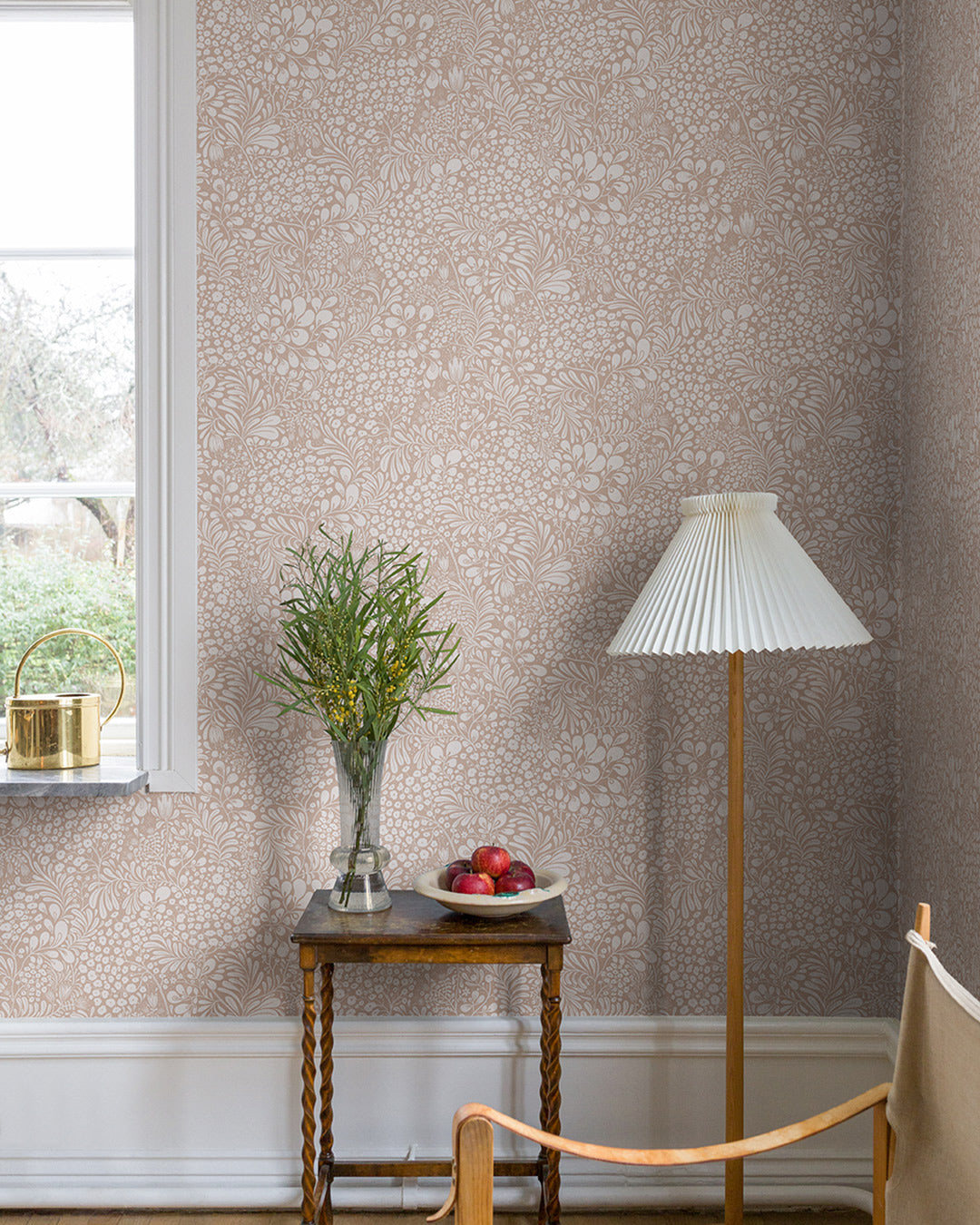 Midbec Siv bladeren en bloemen behang voor de babykamer of meisjeskamer roze 65134