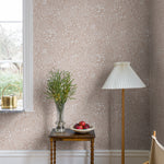 Midbec Siv bladeren en bloemen behang voor de babykamer of meisjeskamer roze 65134