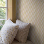 Borastapeter Lilla Lyckan bloemen behang meisjeskamer babykamer geel en creme 6953