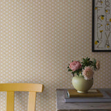 Borastapeter Lilla Lyckan bloemen behang meisjeskamer babykamer geel en creme 6953