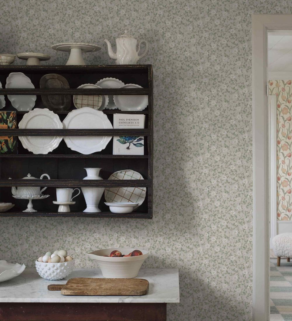 Borastapeter bloemenbehang voor meisjeskamer en babykamer beige Klöver 6977