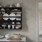 Borastapeter bloemenbehang voor meisjeskamer en babykamer beige Klöver 6977