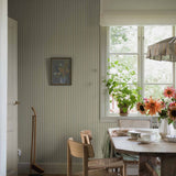 Borastapeter Pärlrand gestreept behang voor jongenskamer meisjeskamer en babykamer met stipjes groen beige 6980