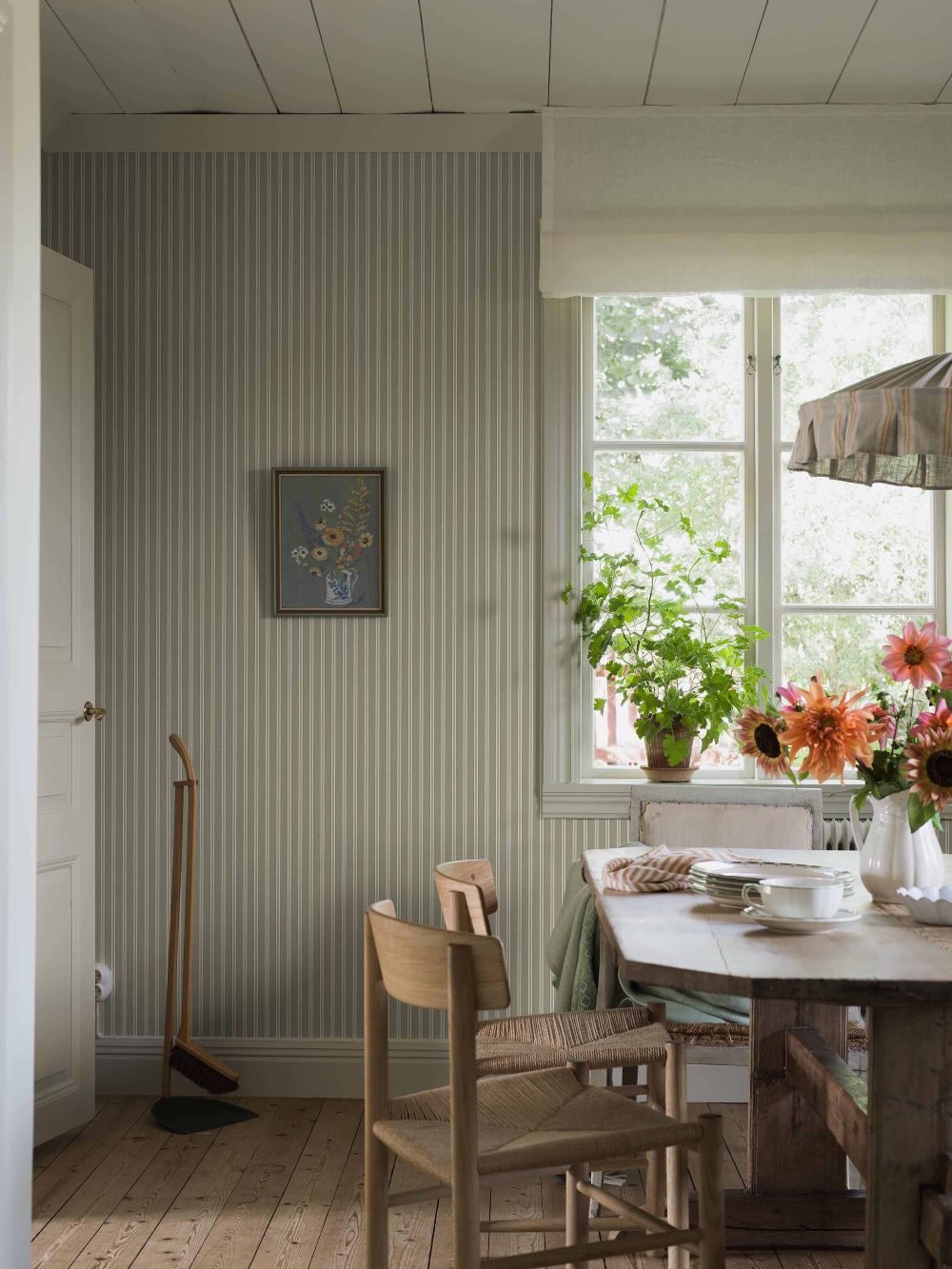 Borastapeter Pärlrand gestreept behang voor jongenskamer meisjeskamer en babykamer met stipjes groen beige 6980