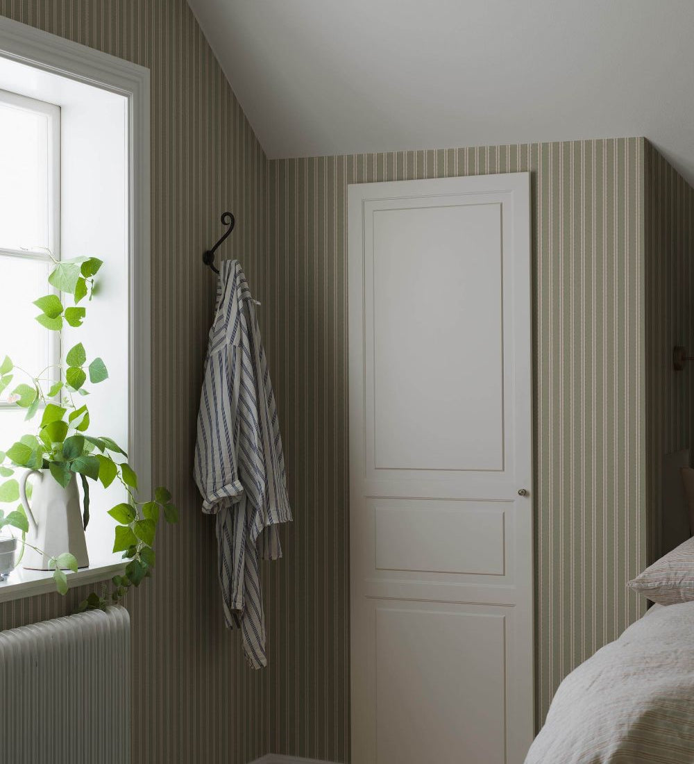 Borastapeter Pärlrand gestreept behang voor jongenskamer meisjeskamer en babykamer met stipjes groen beige 6980