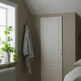 Borastapeter Pärlrand gestreept behang voor jongenskamer meisjeskamer en babykamer met stipjes groen beige 6980