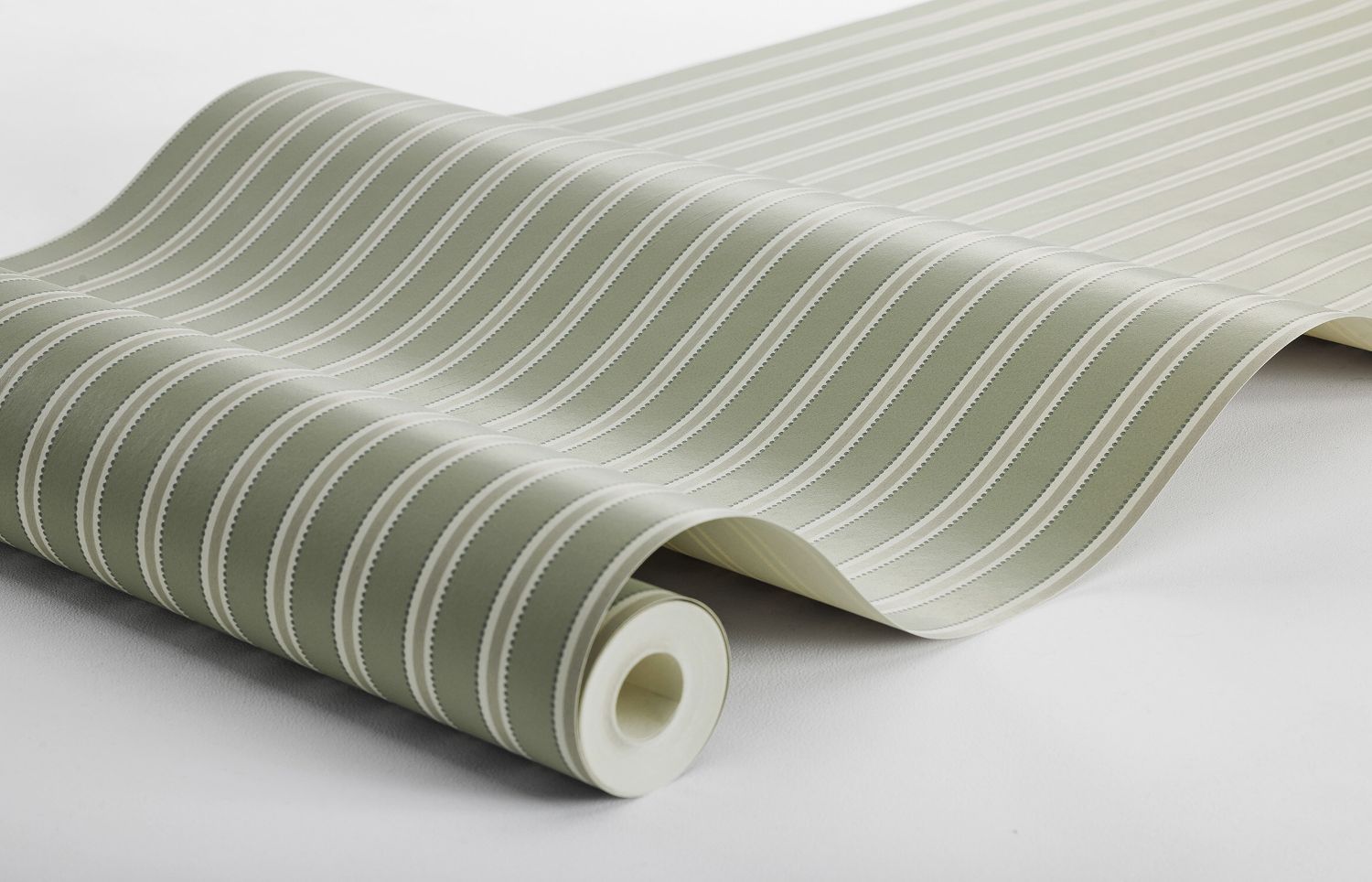 Borastapeter Pärlrand gestreept behang voor jongenskamer meisjeskamer en babykamer met stipjes groen beige 6980