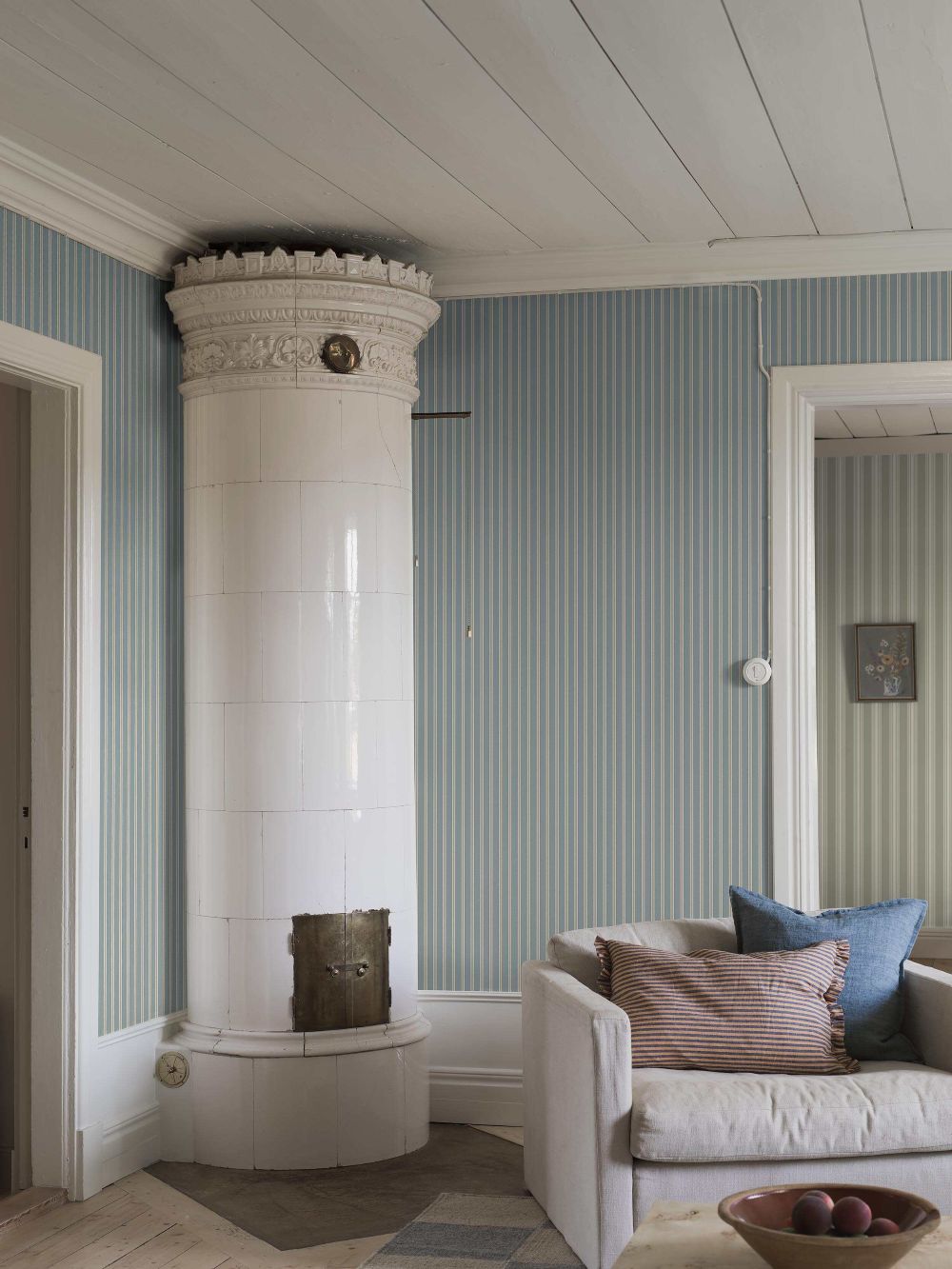 Borastapeter Pärlrand gestreept behang voor jongenskamer meisjeskamer en babykamer met stipjes blauw beige 6981
