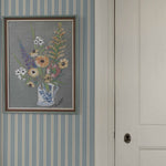 Borastapeter Pärlrand gestreept behang voor jongenskamer meisjeskamer en babykamer met stipjes blauw beige 6981