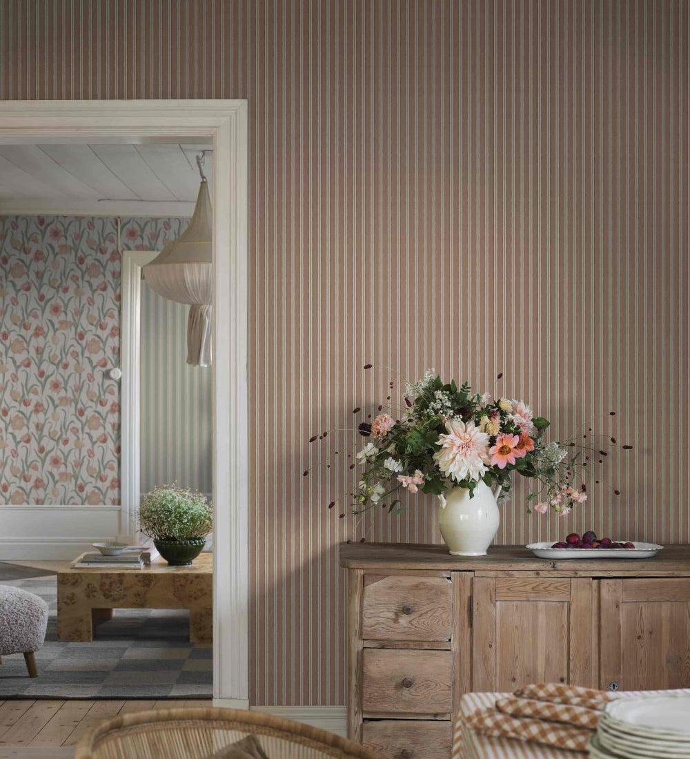 Borastapeter Pärlrand gestreept behang voor meisjeskamer en babykamer met stipjes terra beige 6982