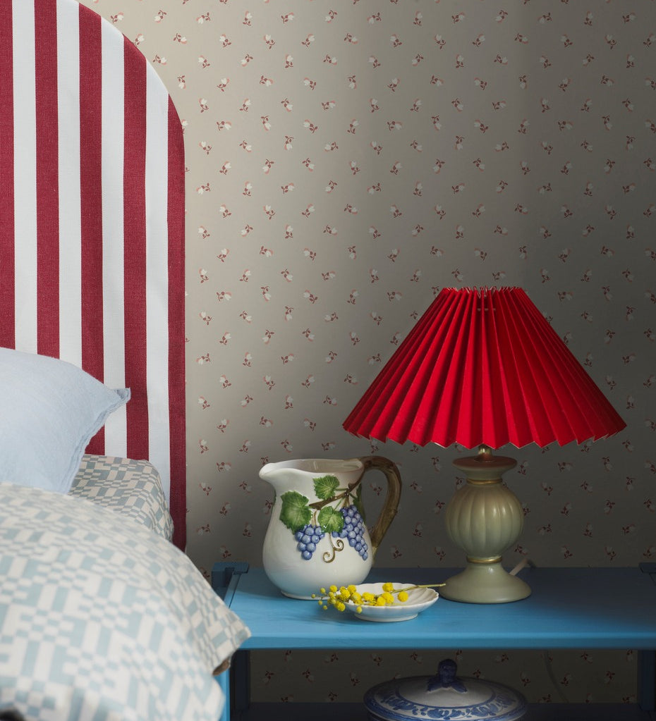 Borastapeter Petite Cherie bloemenbehang voor meisjeskamer of babykamer kleine bloemetjes beige