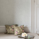 Midbec Oak Tree William Morris behang voor de neutrale kinderkamer babykamer grijs beige 82026