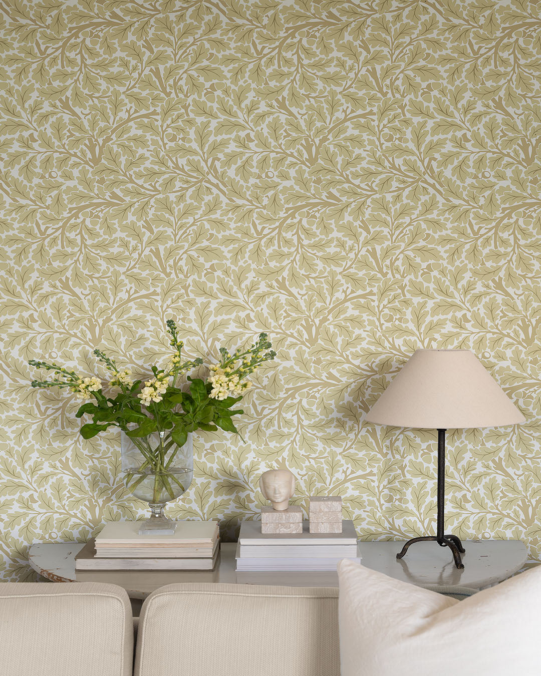 Midbec Oak Tree William Morris behang voor de neutrale kinderkamer babykamer warm geel 82027