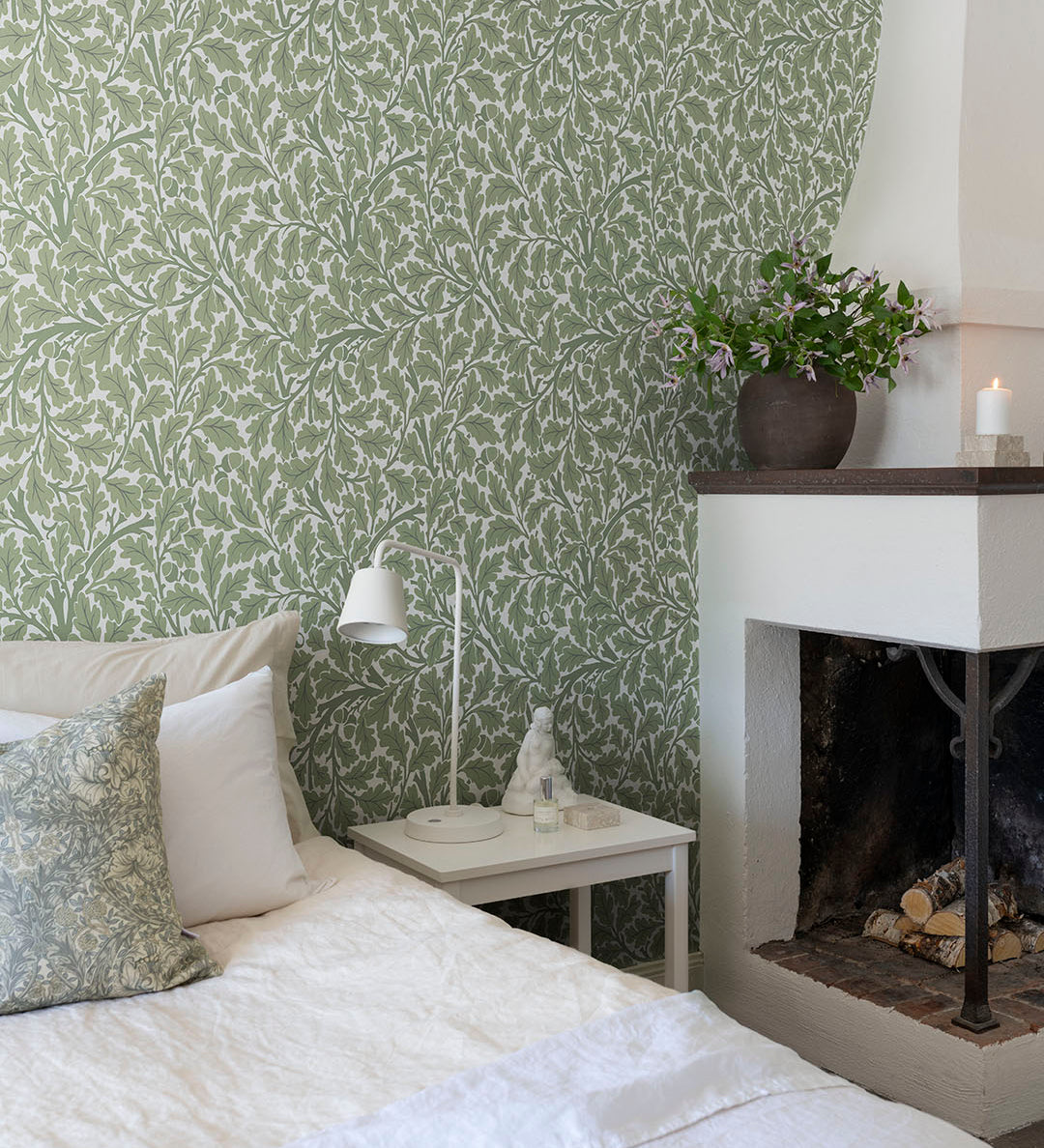 Midbec Oak Tree William Morris behang voor de neutrale kinderkamer babykamer groen 82028