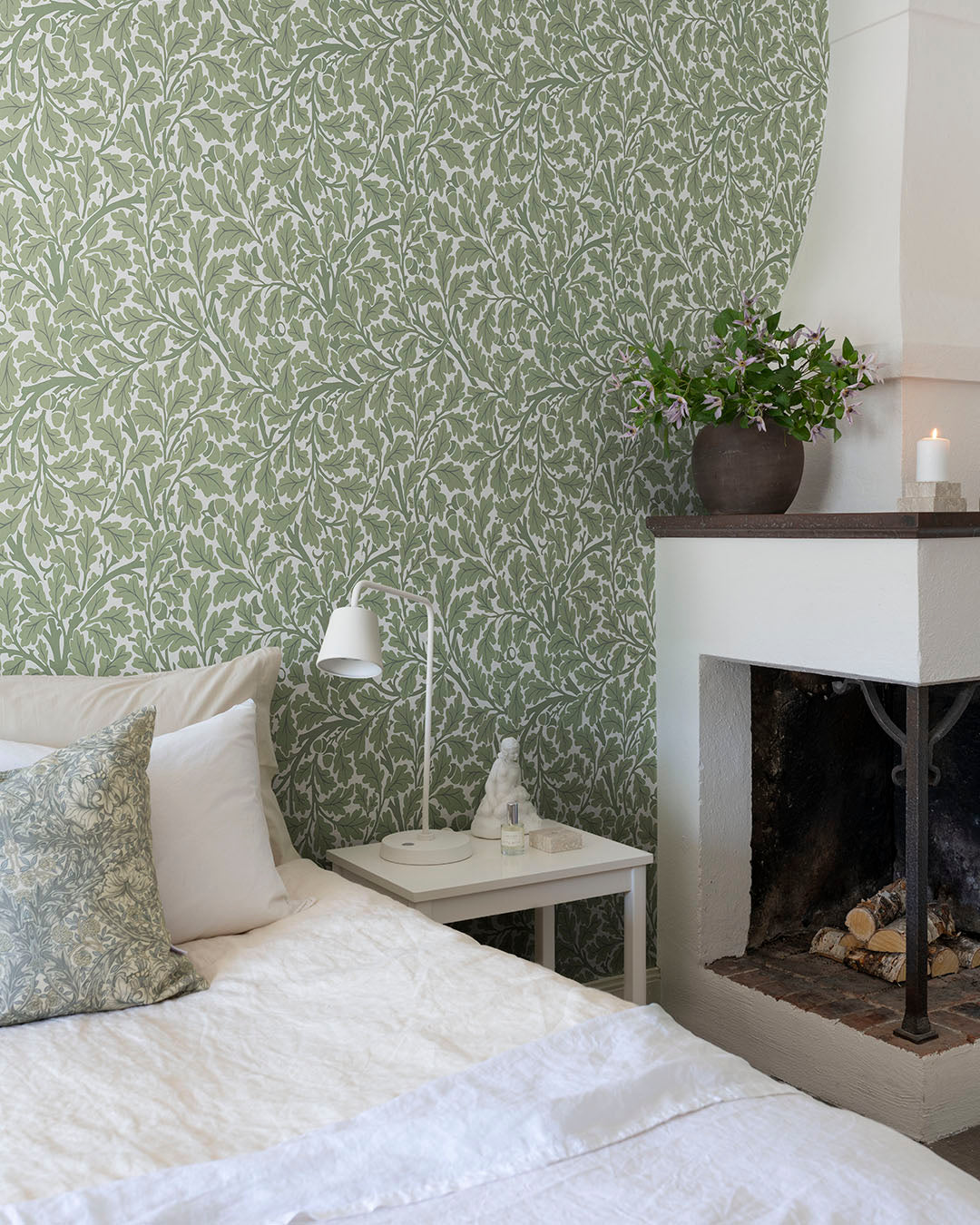 Midbec Oak Tree William Morris behang voor de neutrale kinderkamer babykamer groen 82028
