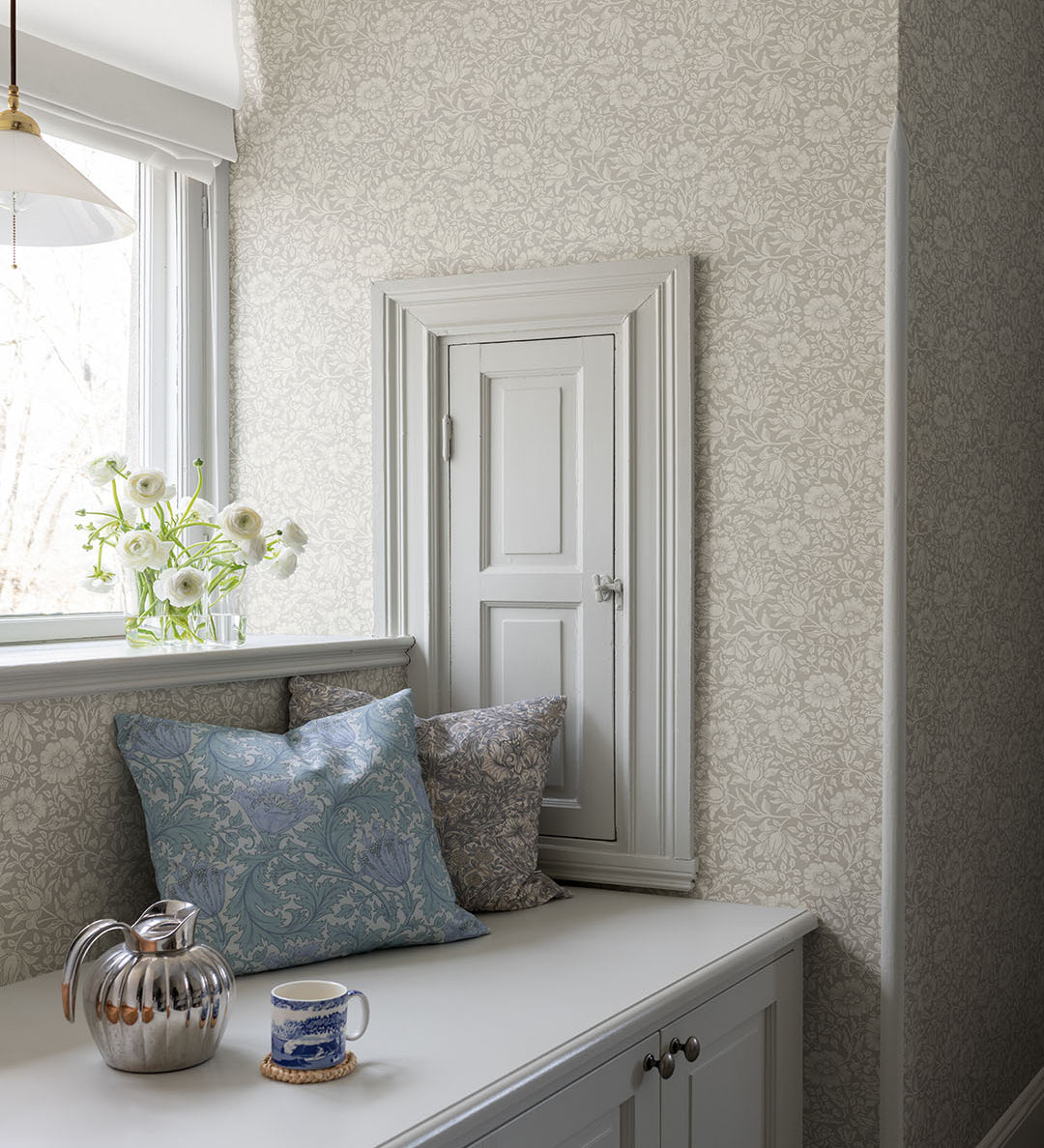 Midbec Mallow bloemenbehang meisjeskamer babykamer en tienerkamer vergrijsd beige 82038