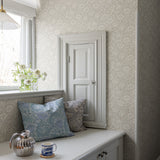 Midbec Mallow bloemenbehang meisjeskamer babykamer en tienerkamer vergrijsd beige 82038