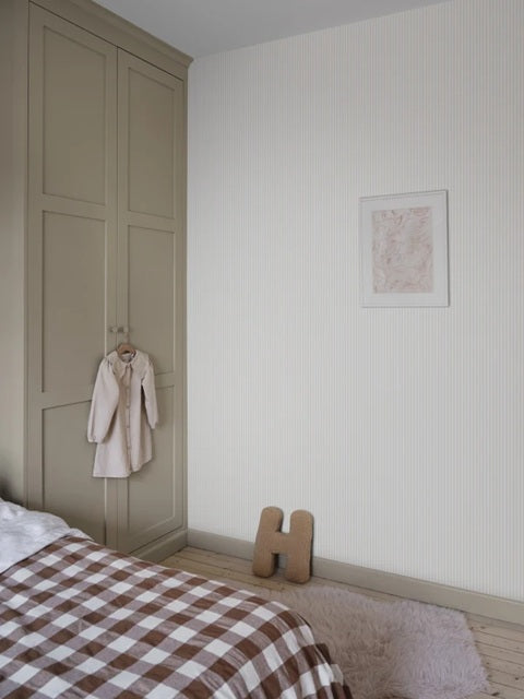 Sandberg Estelle strepen behang voor de kinderkamer of babykamer zand beige 826-09