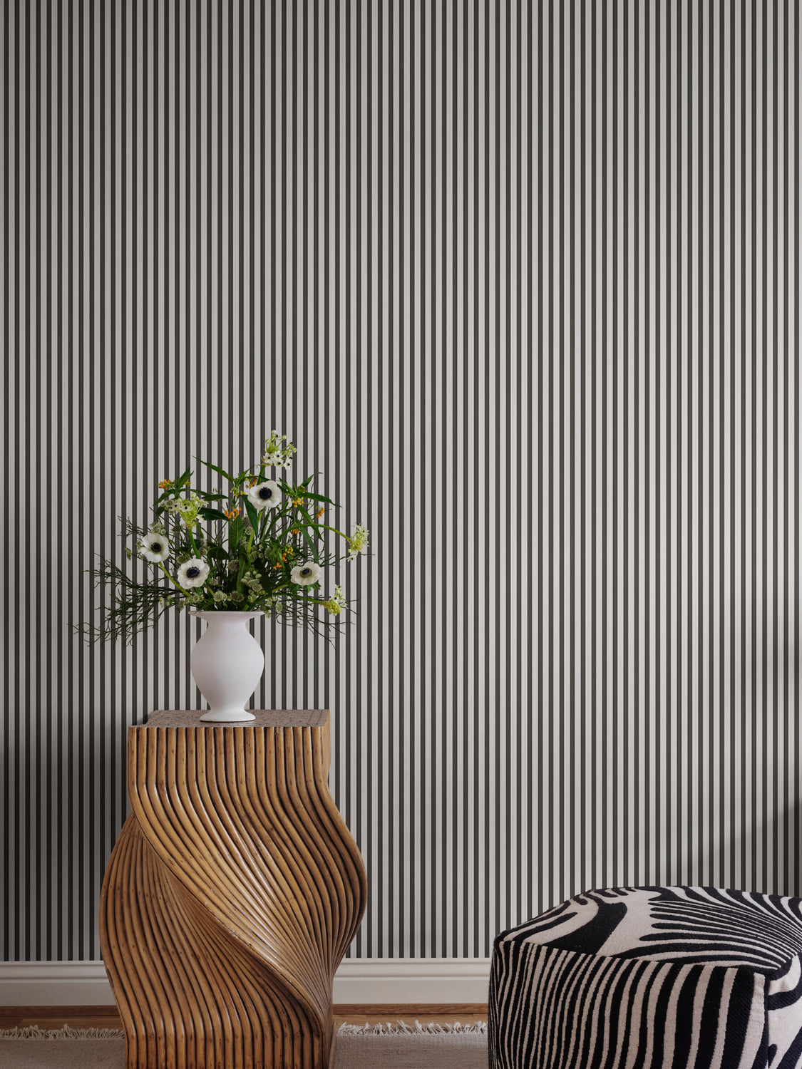 Sandberg strepen behang Estelle graphite zwart wit jongenskamer meisjeskamer babykamer neutrale kinderkamer 826-81