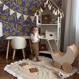 Petal Pop Annet weelink bloemen behang voor meisjeskamer kobalt blauw oker