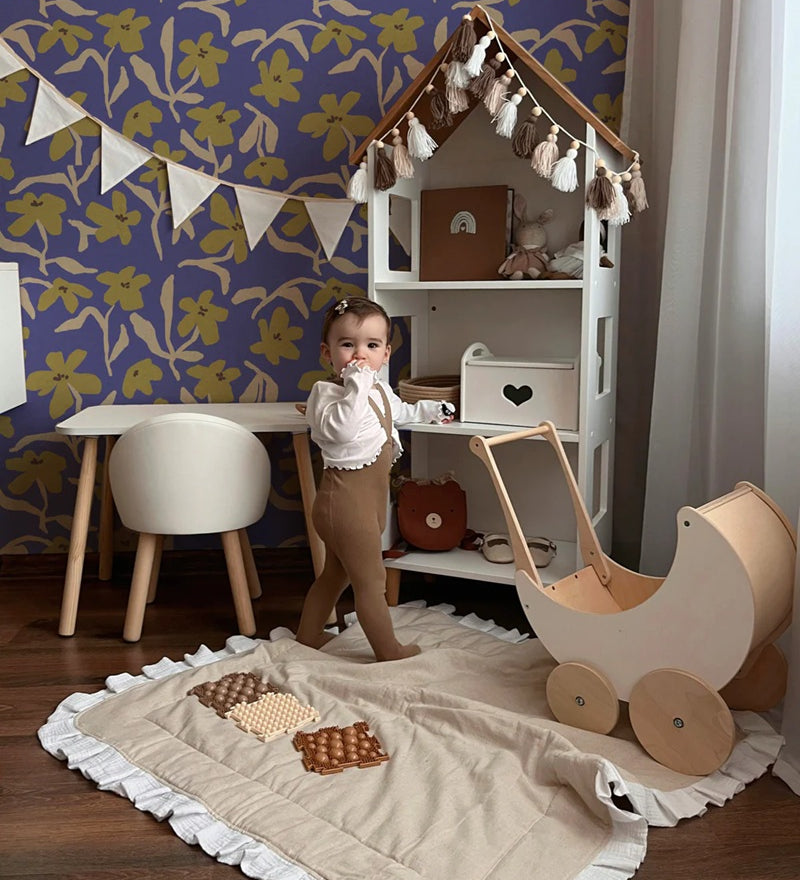 Petal Pop Annet weelink bloemen behang voor meisjeskamer kobalt blauw oker