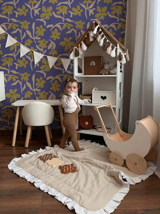 Petal Pop Annet weelink bloemen behang voor meisjeskamer kobalt blauw oker