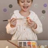 Smiley behang voor de kinderkamer van Annet Weelink beige smiley wallpaper kidsroom beige
